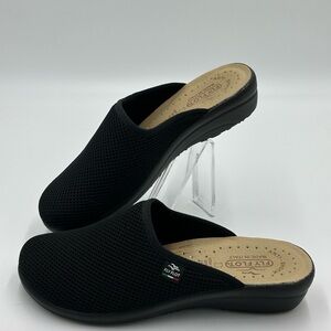 Fly Flot black mesh slip-on clogs with anti- shock anatomic features. Size 39/8